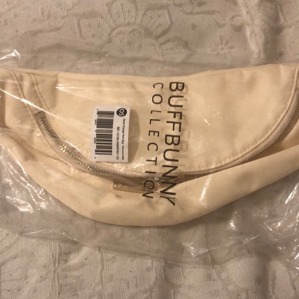 Buffbunny Gamechanger Belt Bag Color Almond Milk